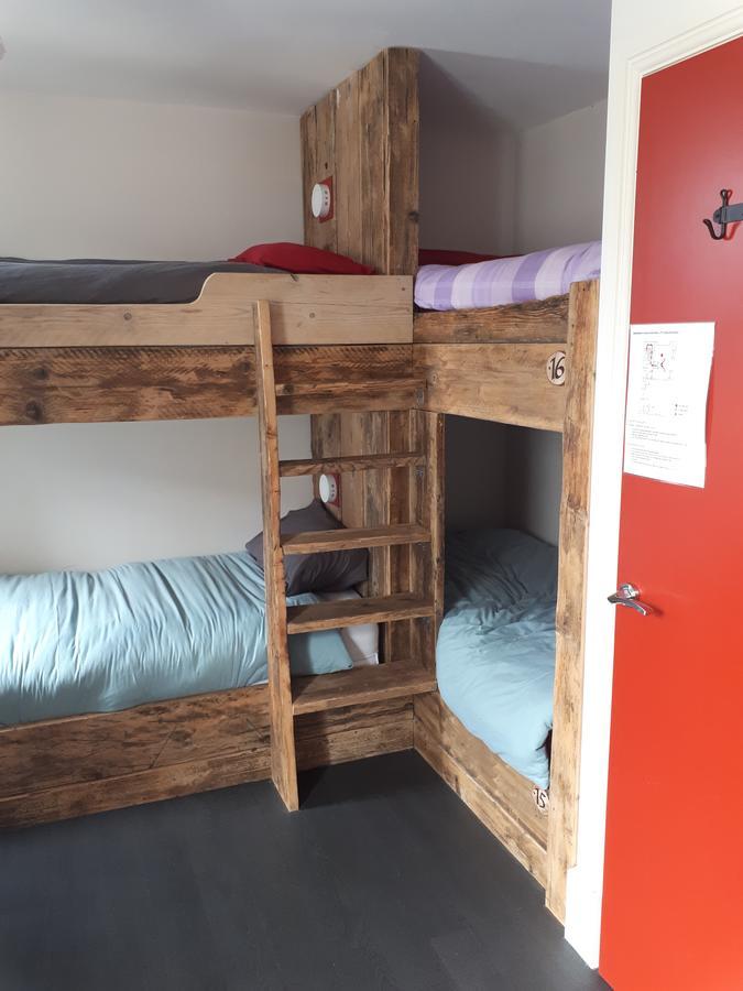 Ty Glyndwr Bunkhouse, Bar And Cafe Hostel *