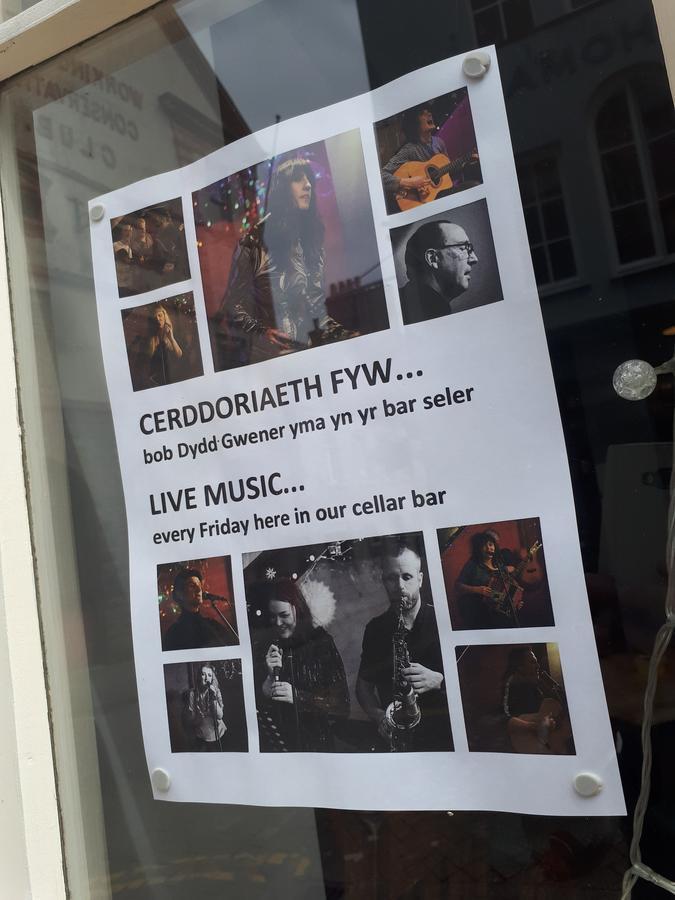 Ty Glyndwr Bunkhouse, Bar And Cafe Caernarfon